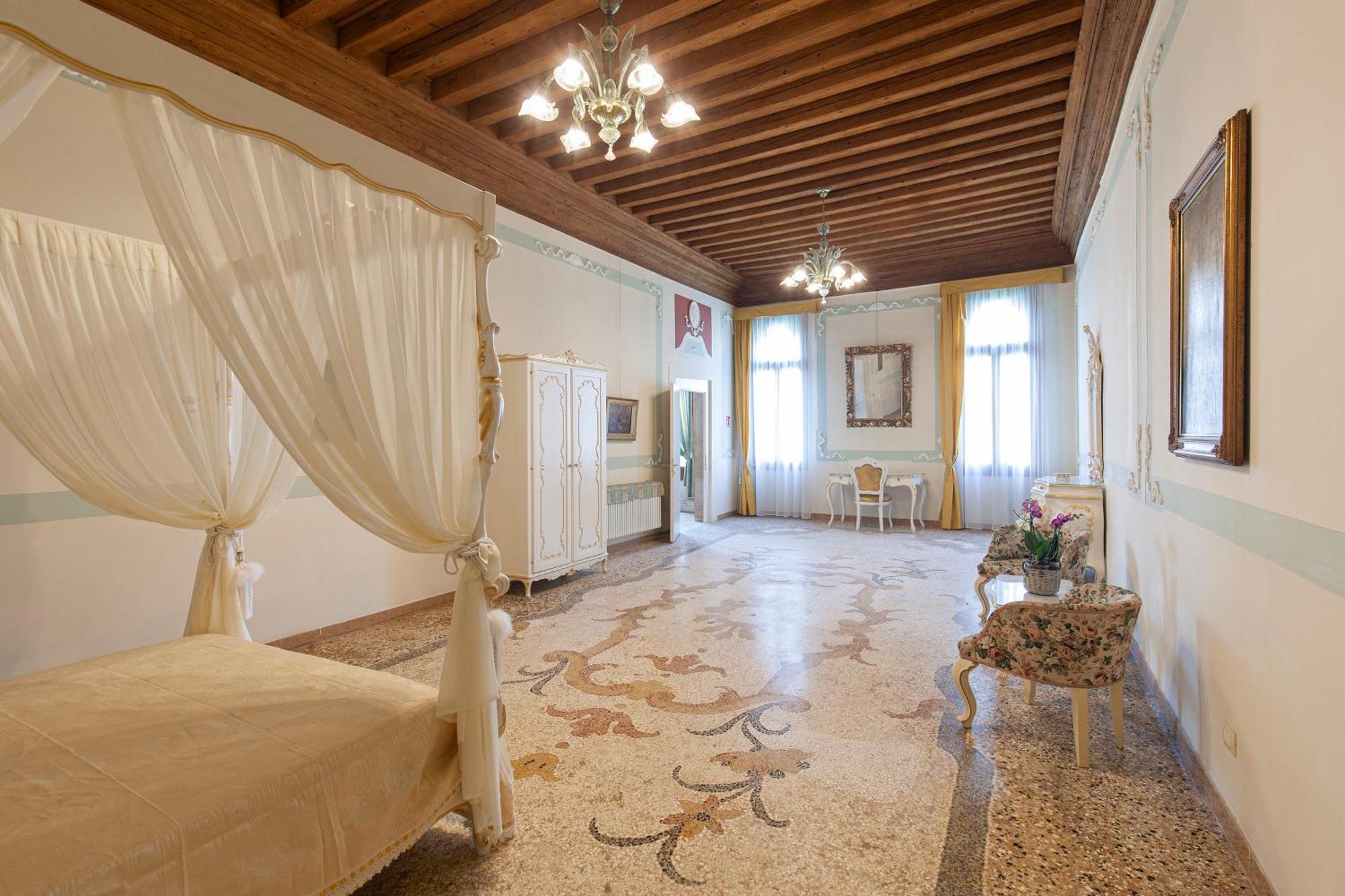 Luxury Apartment Pesaro Papafava Venesia Bagian luar foto