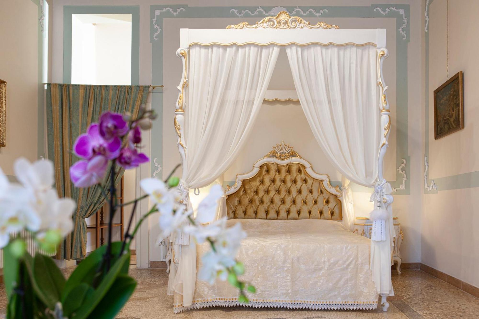 Luxury Apartment Pesaro Papafava Venesia Bagian luar foto